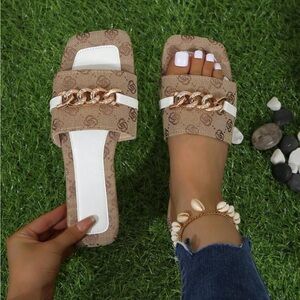 NWT Fashion sandals